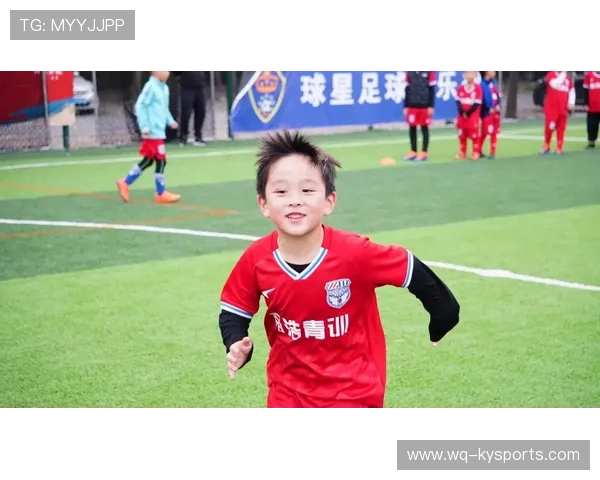 足球俱乐部在青训中加强安全教育与风险预防形成常态化管理，足球青训培训